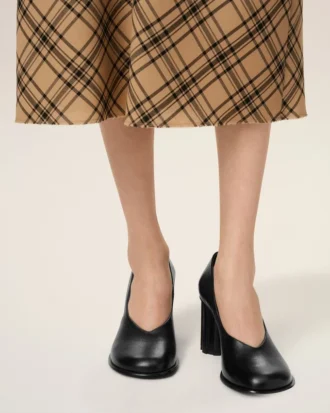 Black Leather Anatomical-Toe Piano Pumps